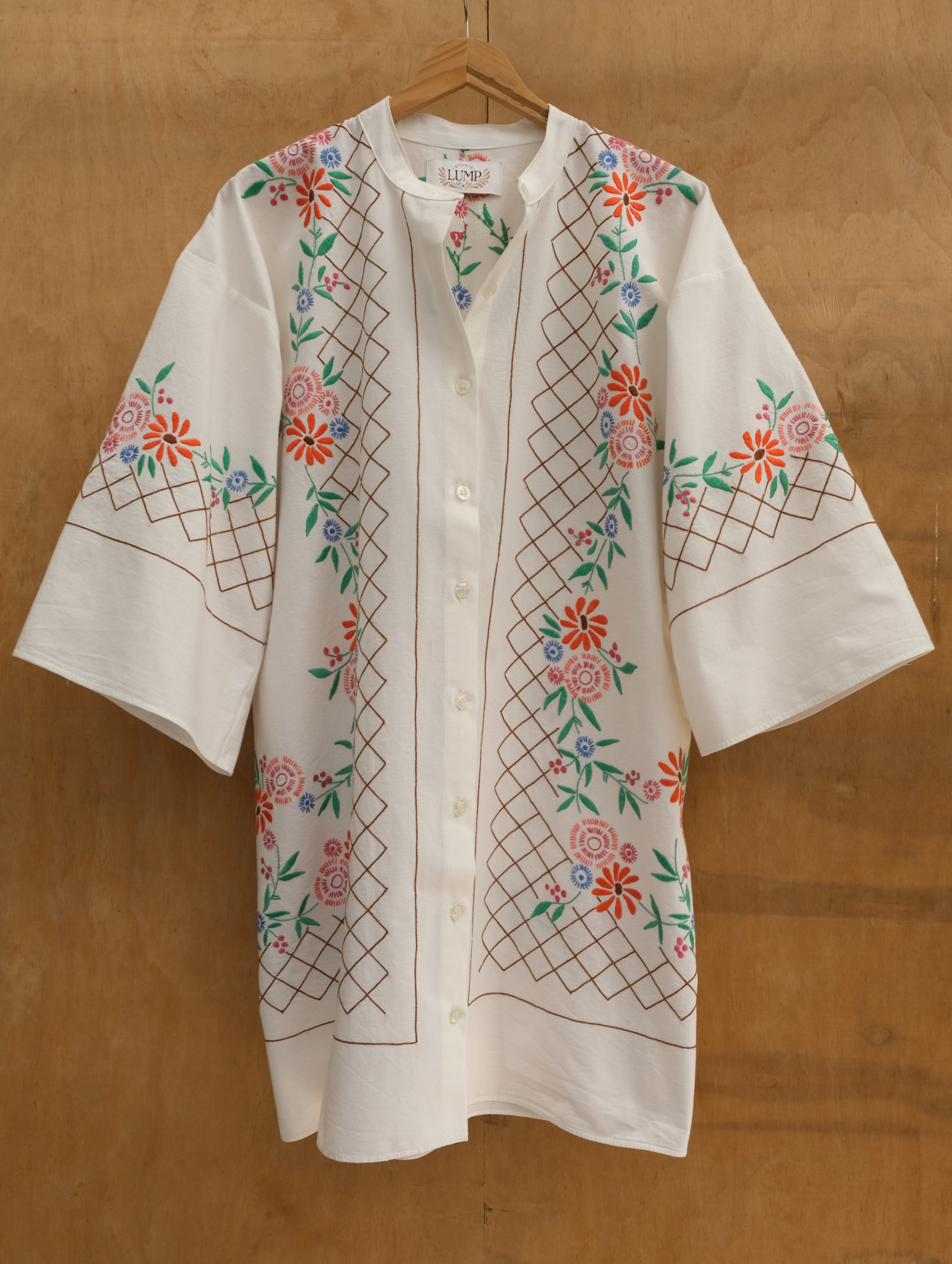 Cotton shirt dress with flower embroidery