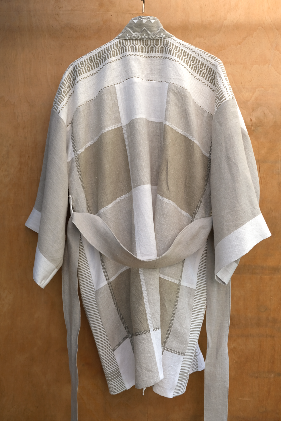 Thumbnail: Comfortable kimono in white and grey
