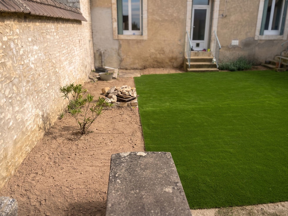 Pose de 52 m² de gazon synthétique à Châteauroux
