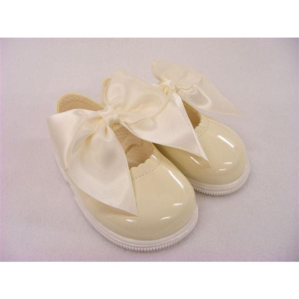 Ivory hard sole bow shoes by Baypods / Earlydays