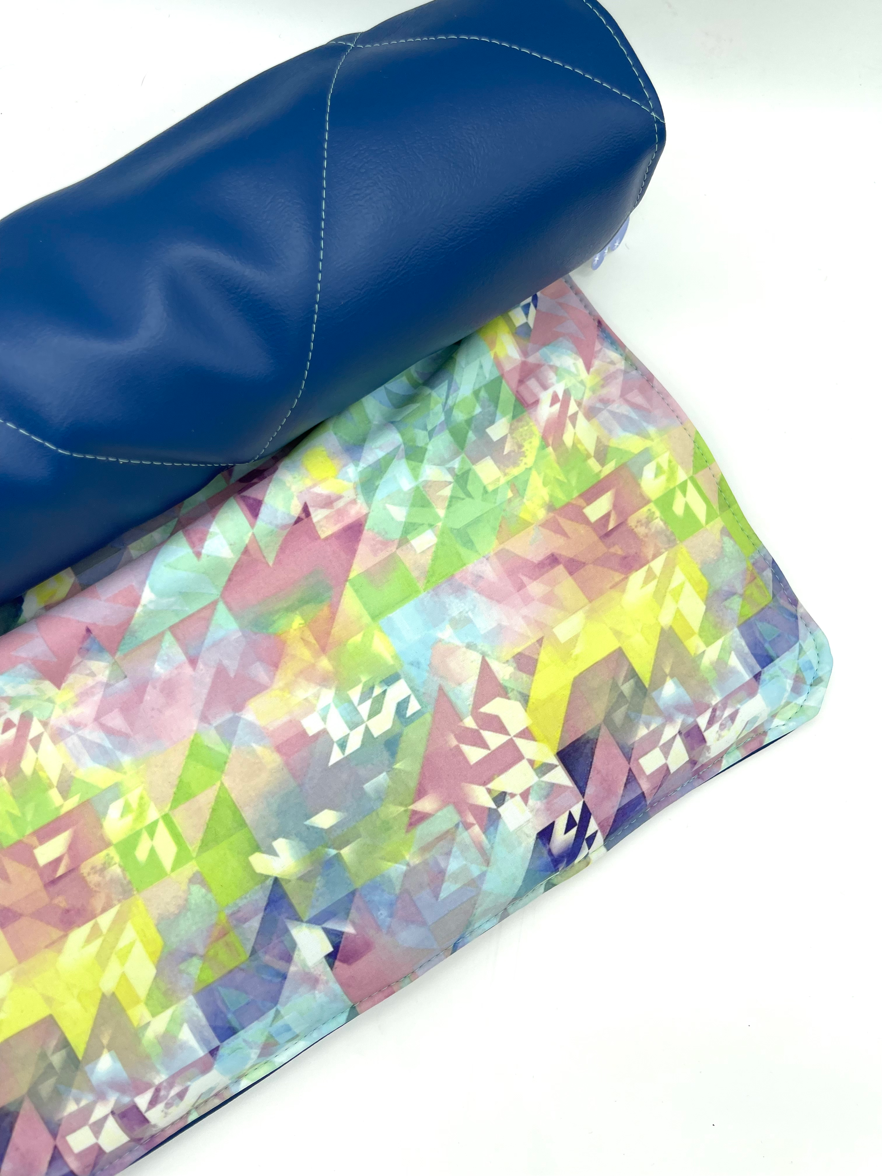 Pastell mit Royalblau