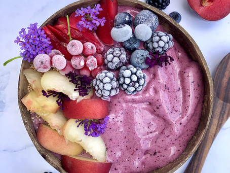 SMOOTHIE BOWL MIT BROMBEERE
