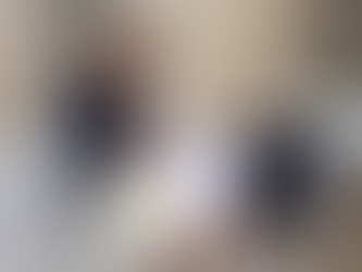 האבא התאילנדי שר שיר ערש לילדה בת השנתיים שלא ראתה אותו שנה, והיא פרשה אליו ידיים