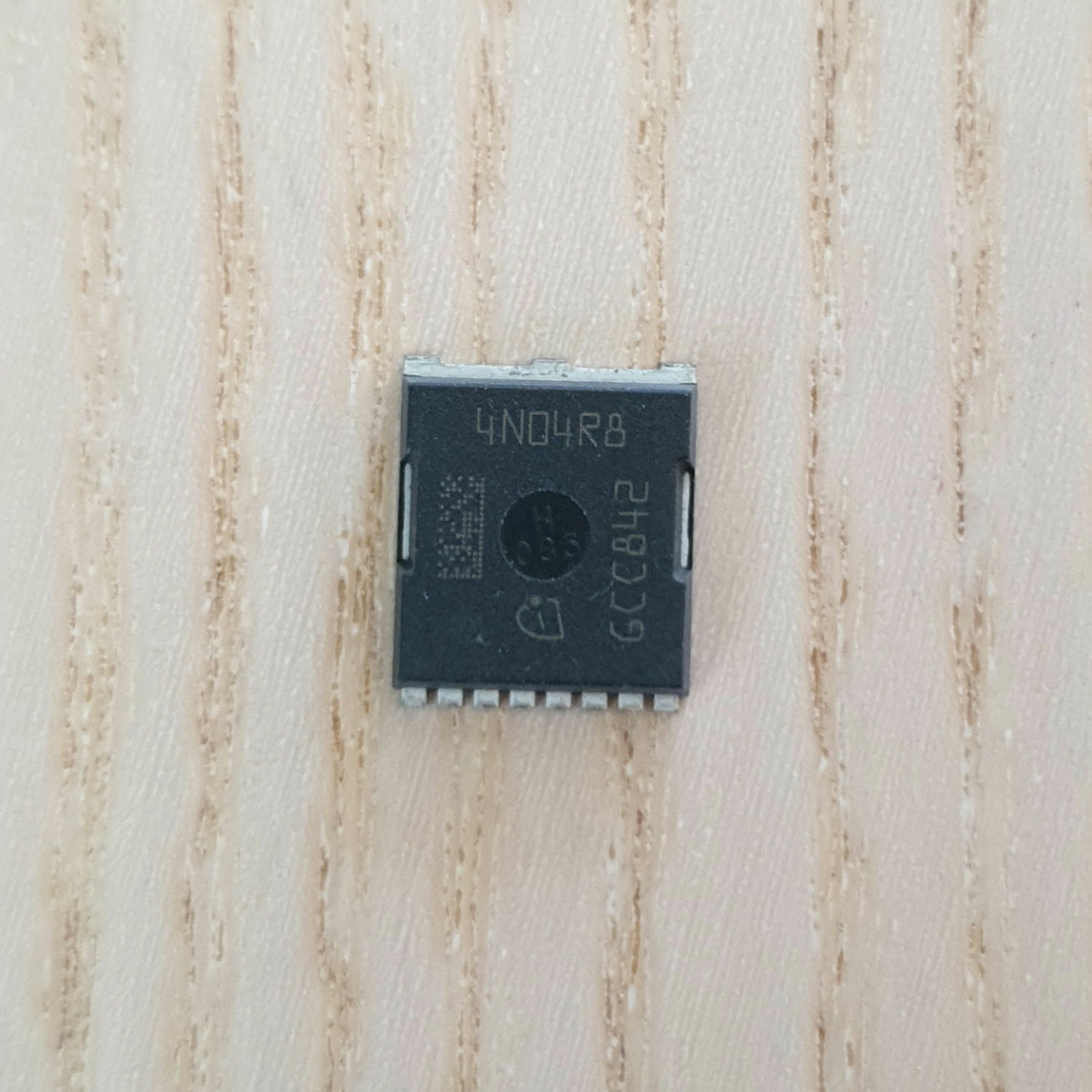 IPLU300N04S4-R8 4N04R8 Infineon OptiMOS-T2 Power Transistor