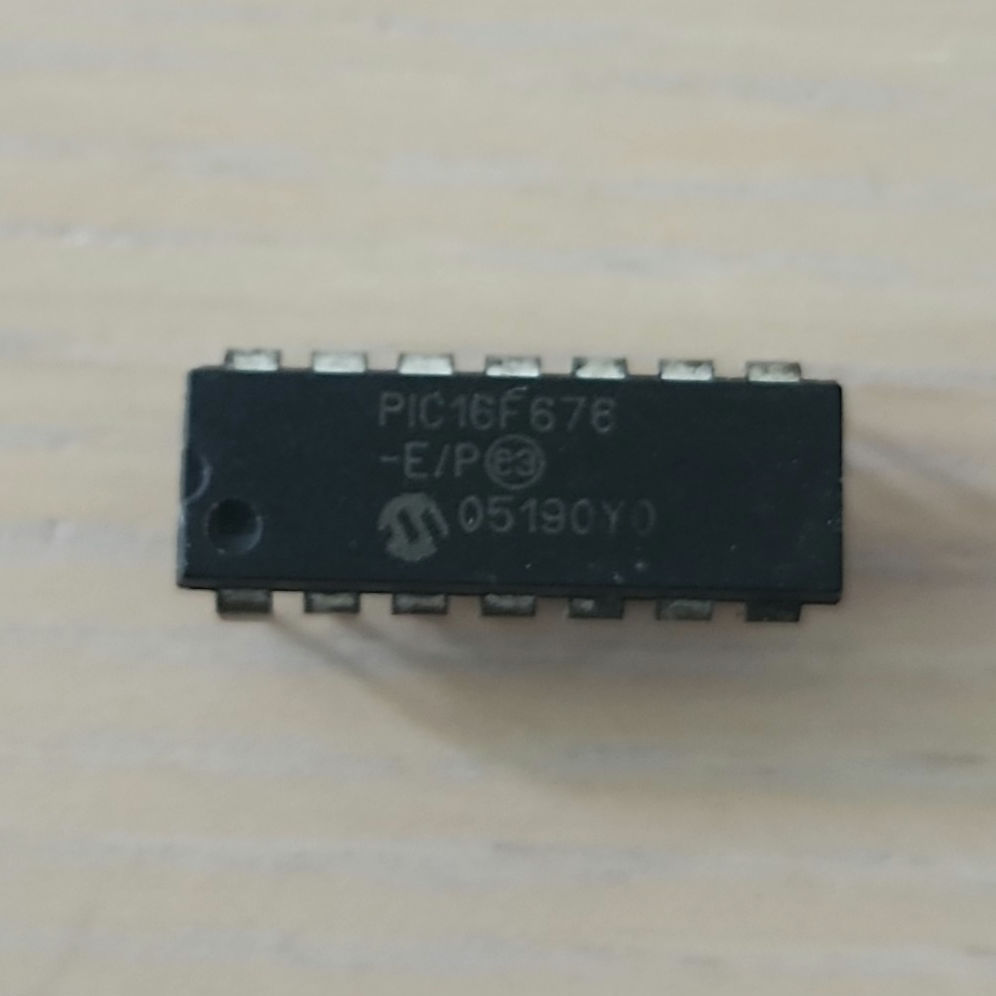 PIC16F676-E/P 64B RAM 20MHz 8-bit Microcontroller