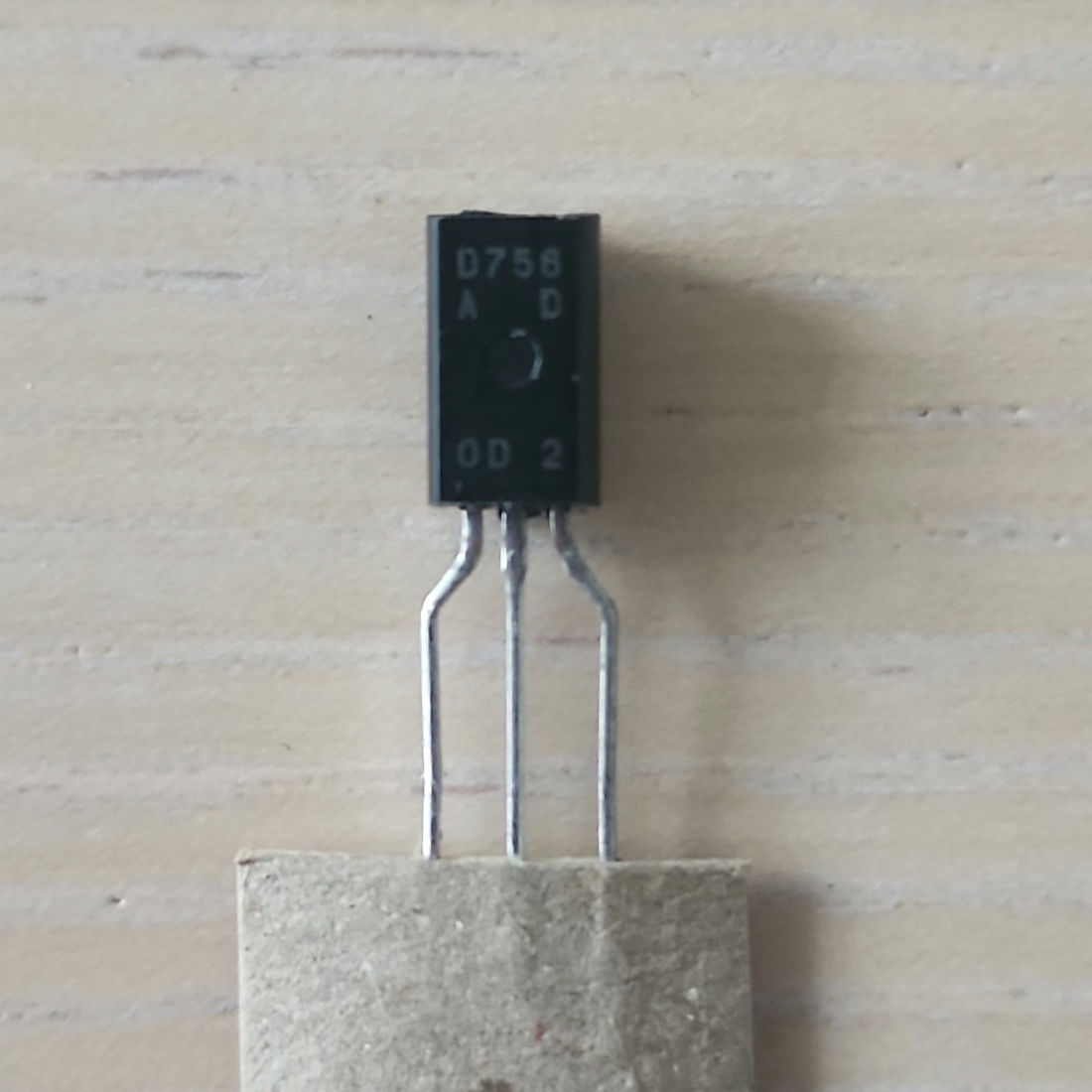 2SD756 120V NPN Silicon Transistor
