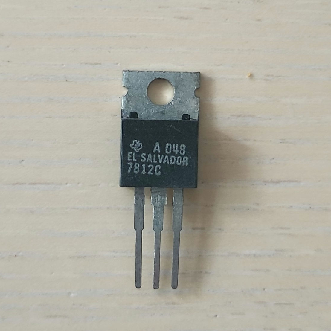 7812C 12V 1.5A Voltage Regulator