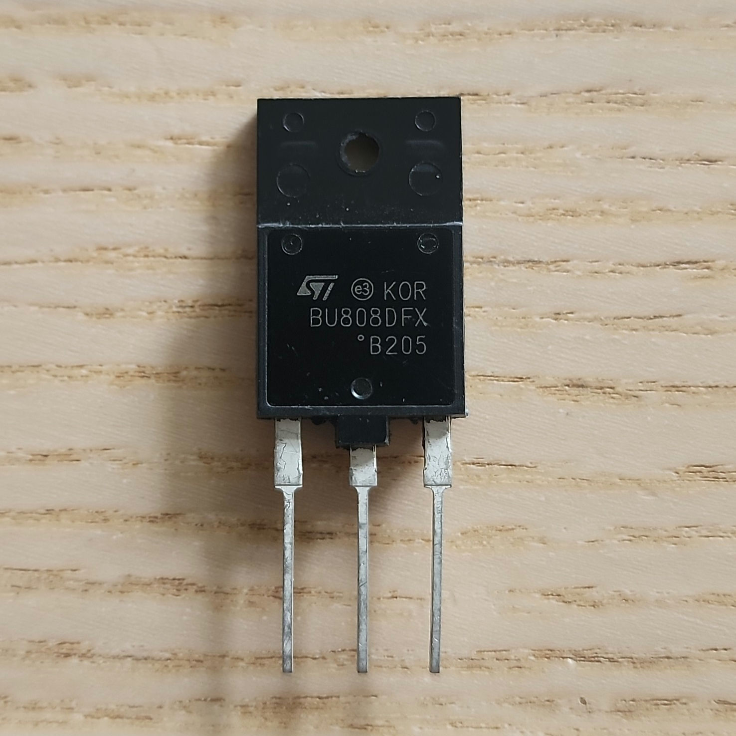 BU808DFX 1400V 8A NPN Darlington Transistor