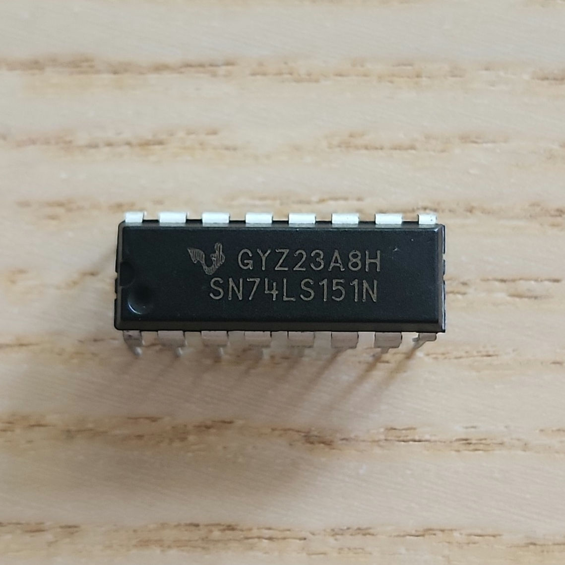 SN74LS151N Data Selector/Multiplexer
