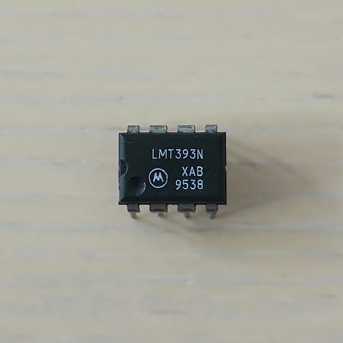 LMT393N Dual Single Supply Comparitor