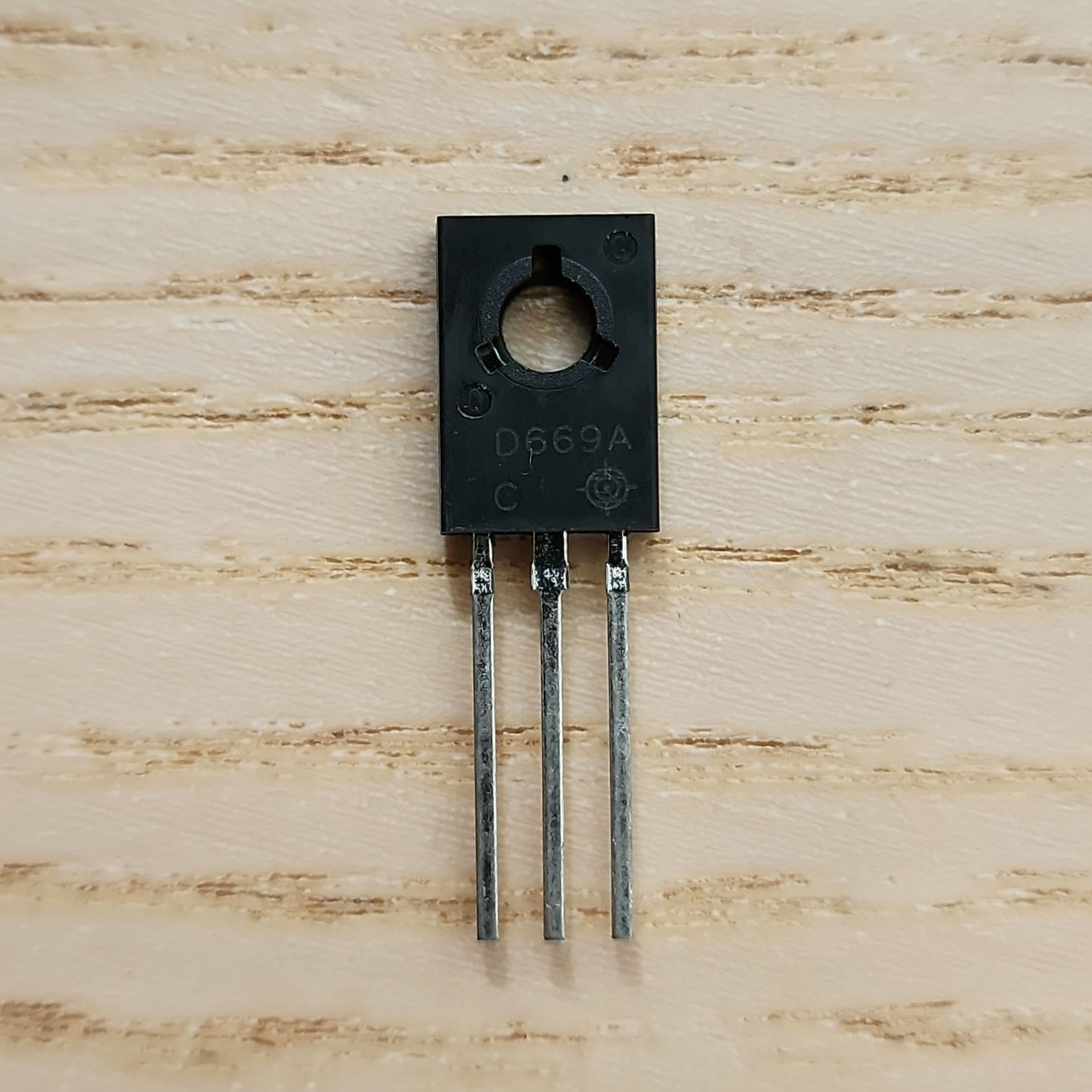 2SD669A 160V 1.5A NPN Transistor
