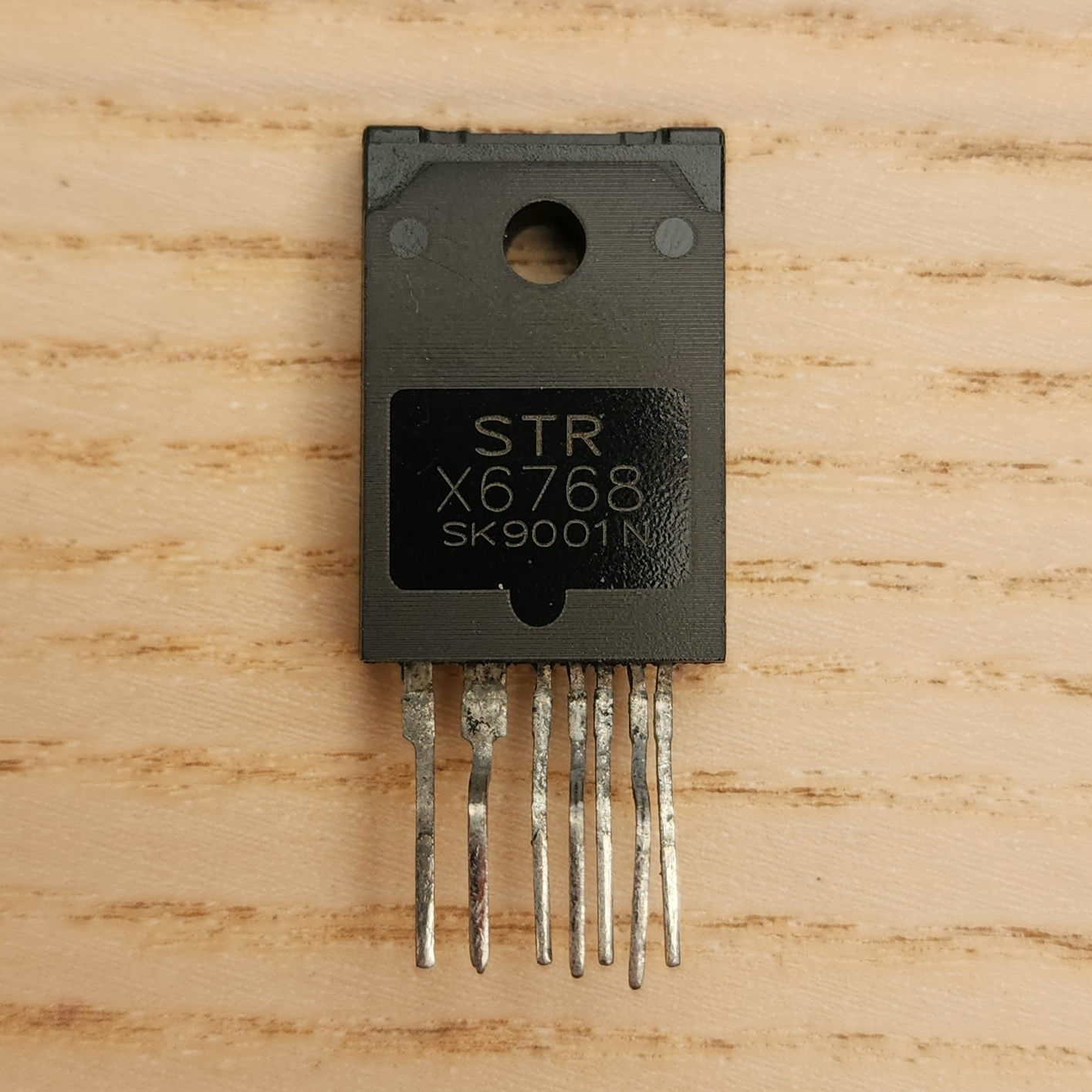 STR-X6768 Offline Quasi-Resonant Switching Regulator