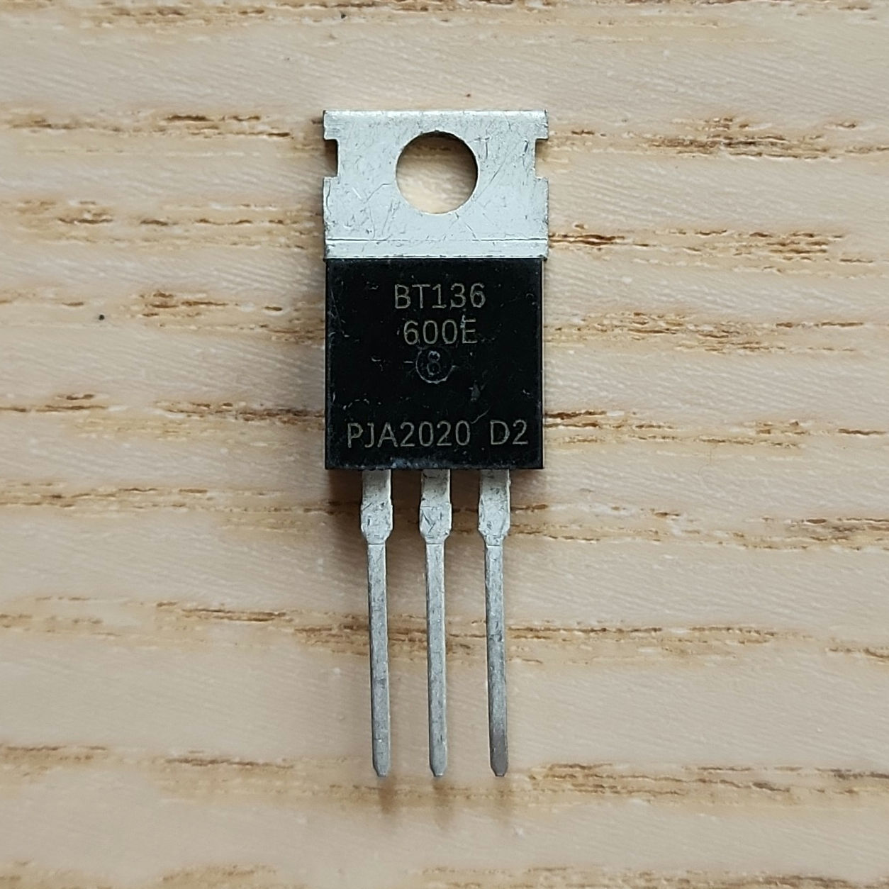 5pcs BT136-600E 600V 27A 4Q Triac