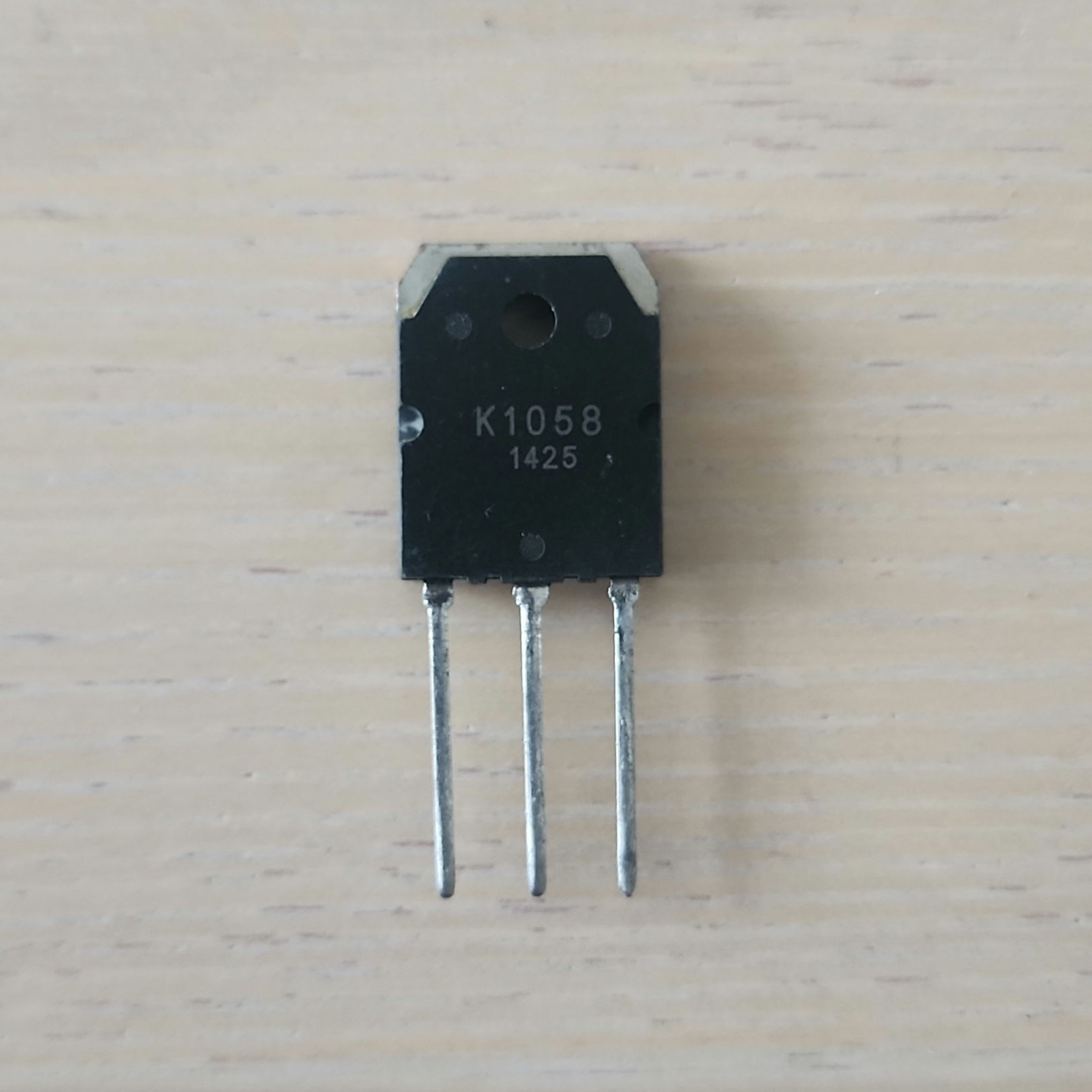 2SK1058 N-Channel MOSFET