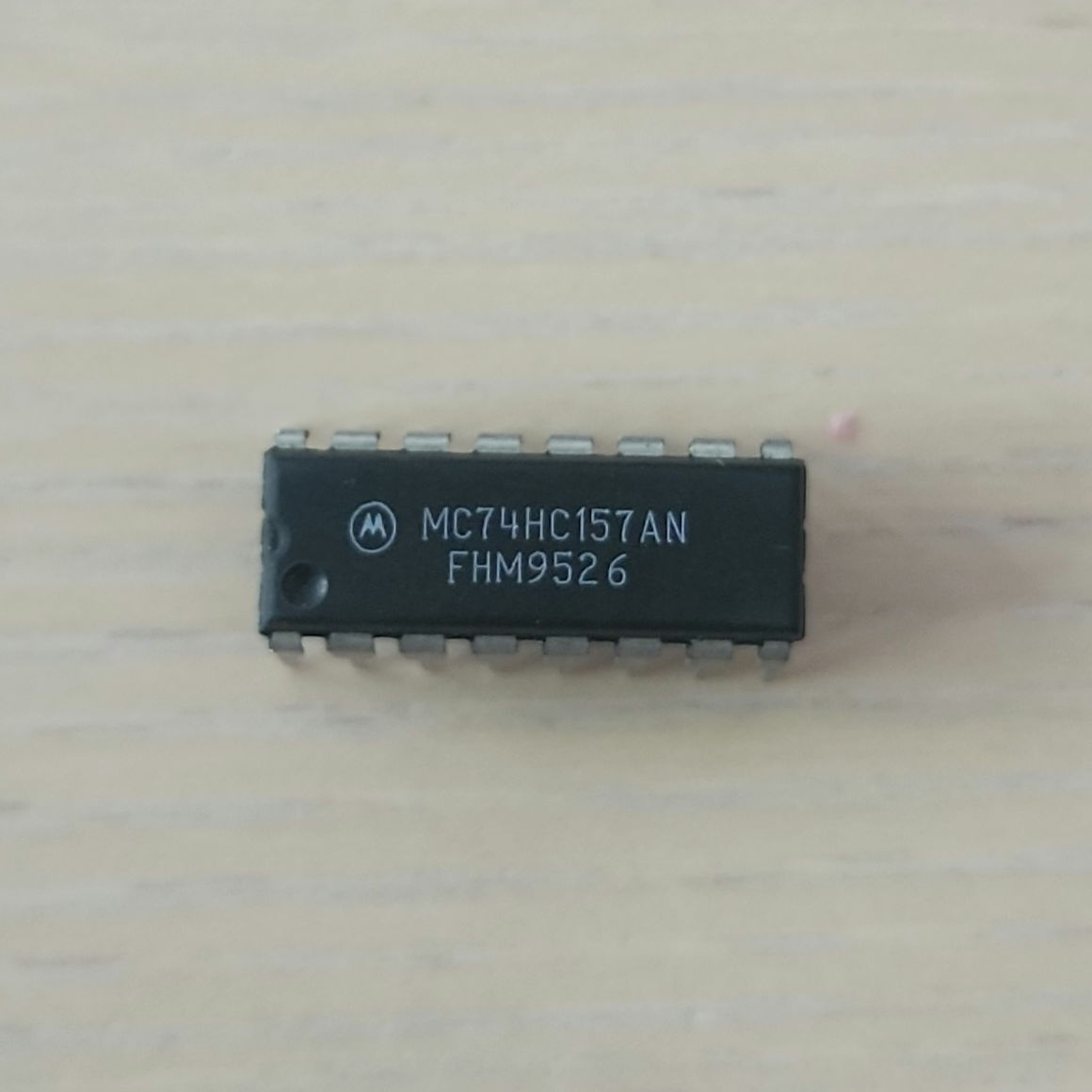 MC74HC157AN Quad 2-Input Data Selector/Multiplexer CMOS