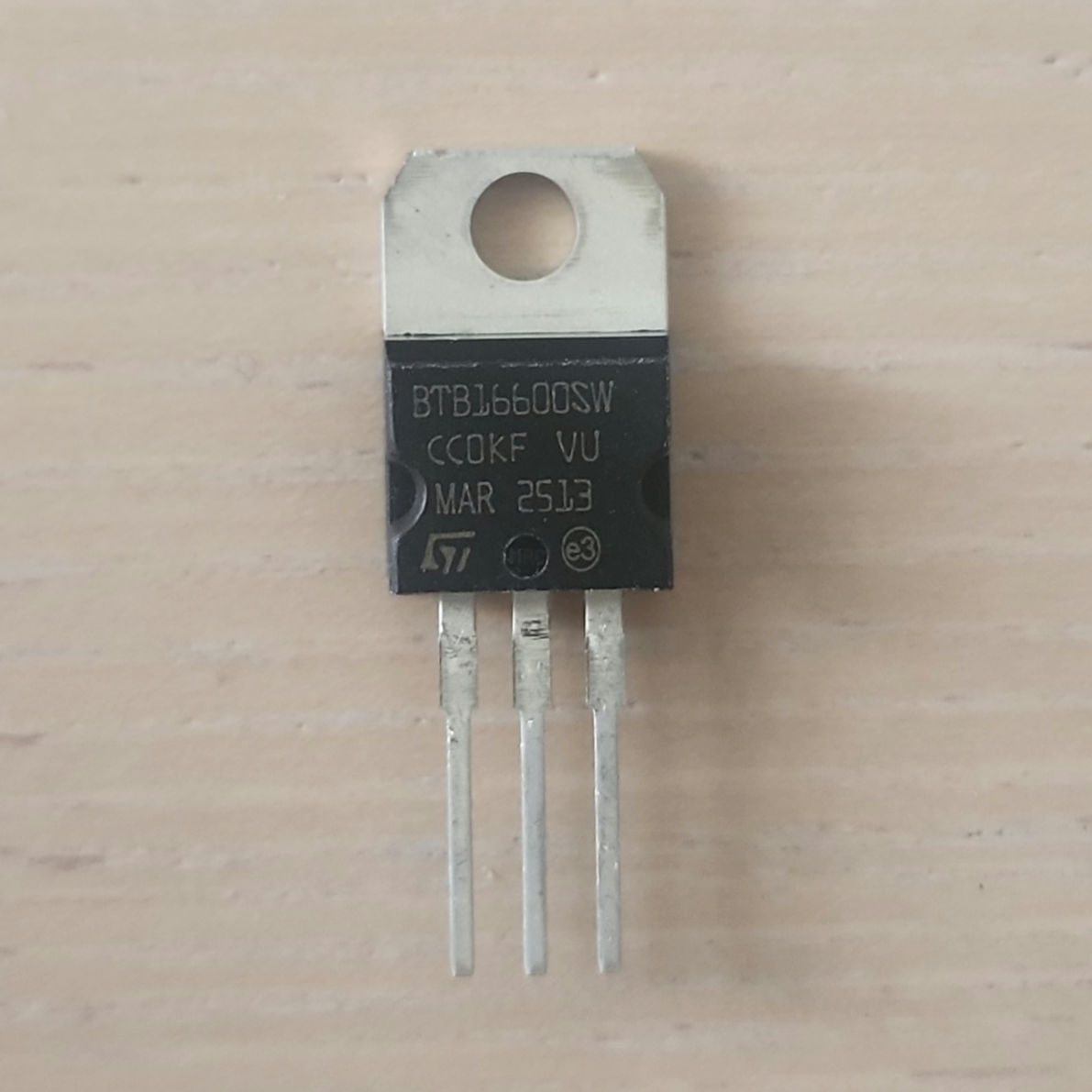 BTB16-600SW 16A 600V Triac