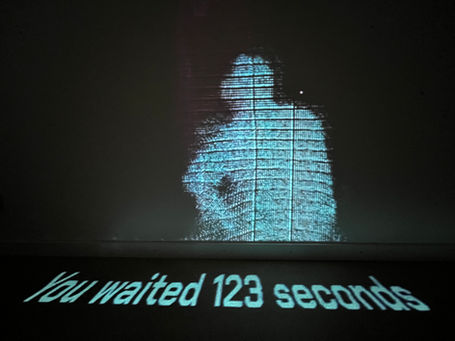 Wait a Second Experience mit Sekundenzähler am Boden