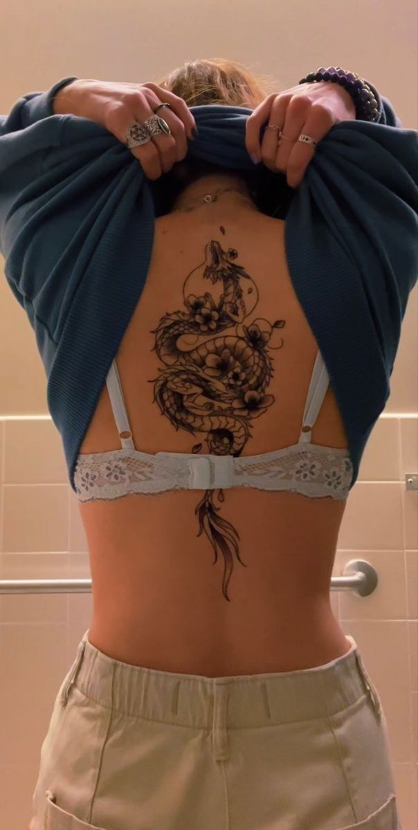 Tatuagem Feminina nas Costas