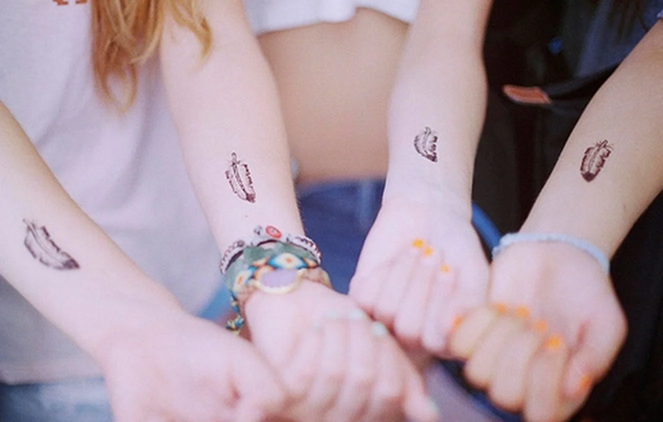 Imagem  mostrando Tatuagem de Amigas