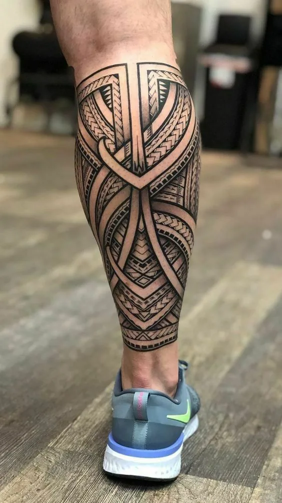 Tatuagem na Panturrilha Masculina