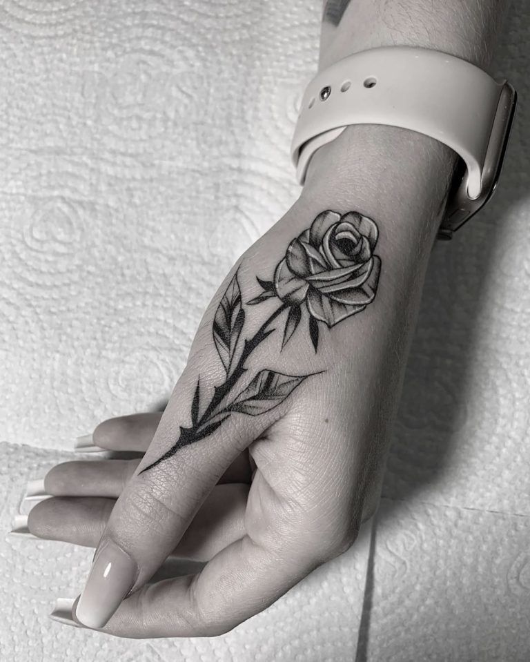 Imagem de Tatuagem Feminina na Mão