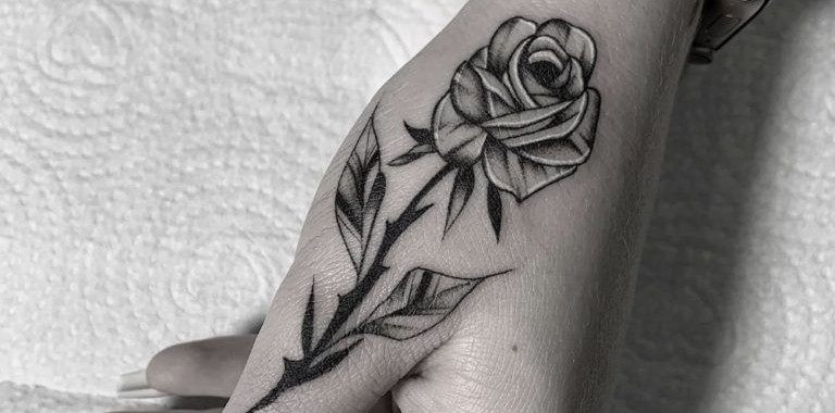 Imagem de Tatuagem Feminina na Mão