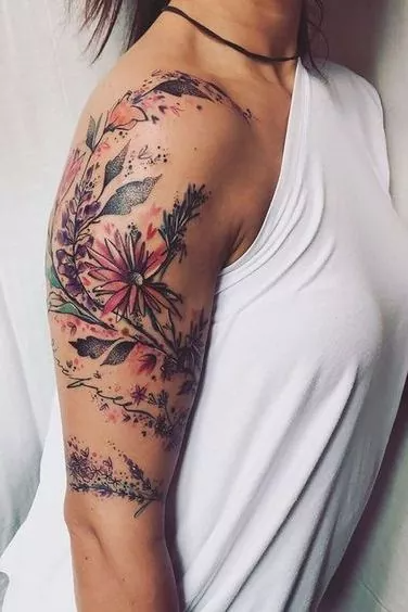 Tatuagem Feminina no Ombro