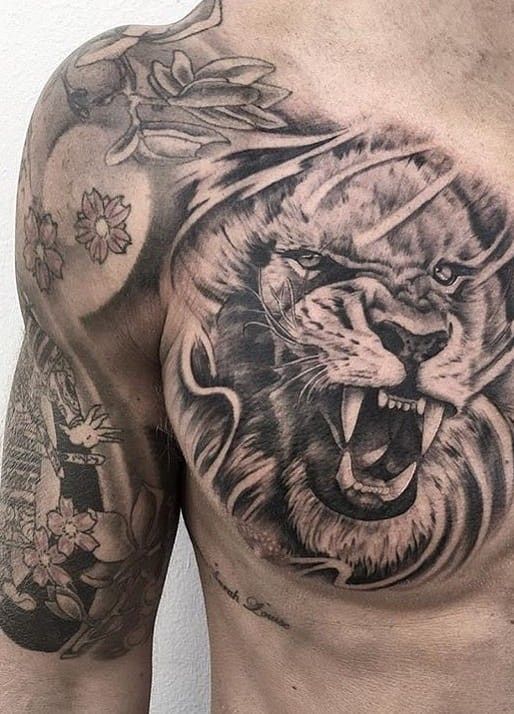 Tatuagem no Peito