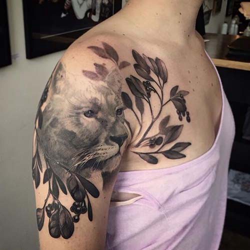 Tatuagem Feminina no Ombro