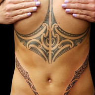 Tatuagem Feminina na Barriga