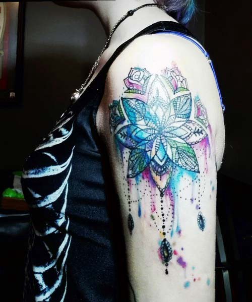 Tatuagem Feminina no Ombro