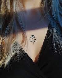 imagem de Tatuagem no Meio dos Seios