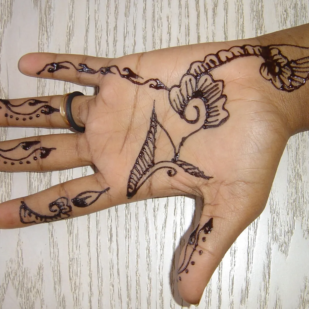 Feminine Hand Design 