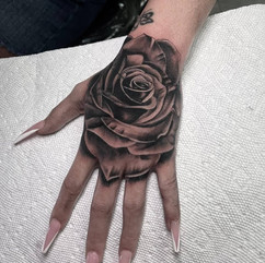 Imagem de Tatuagem Feminina na Mão