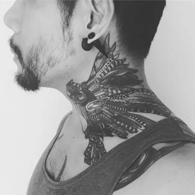 Tatuagem no Pescoço