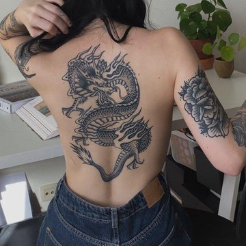 Tatuagem Feminina nas Costas