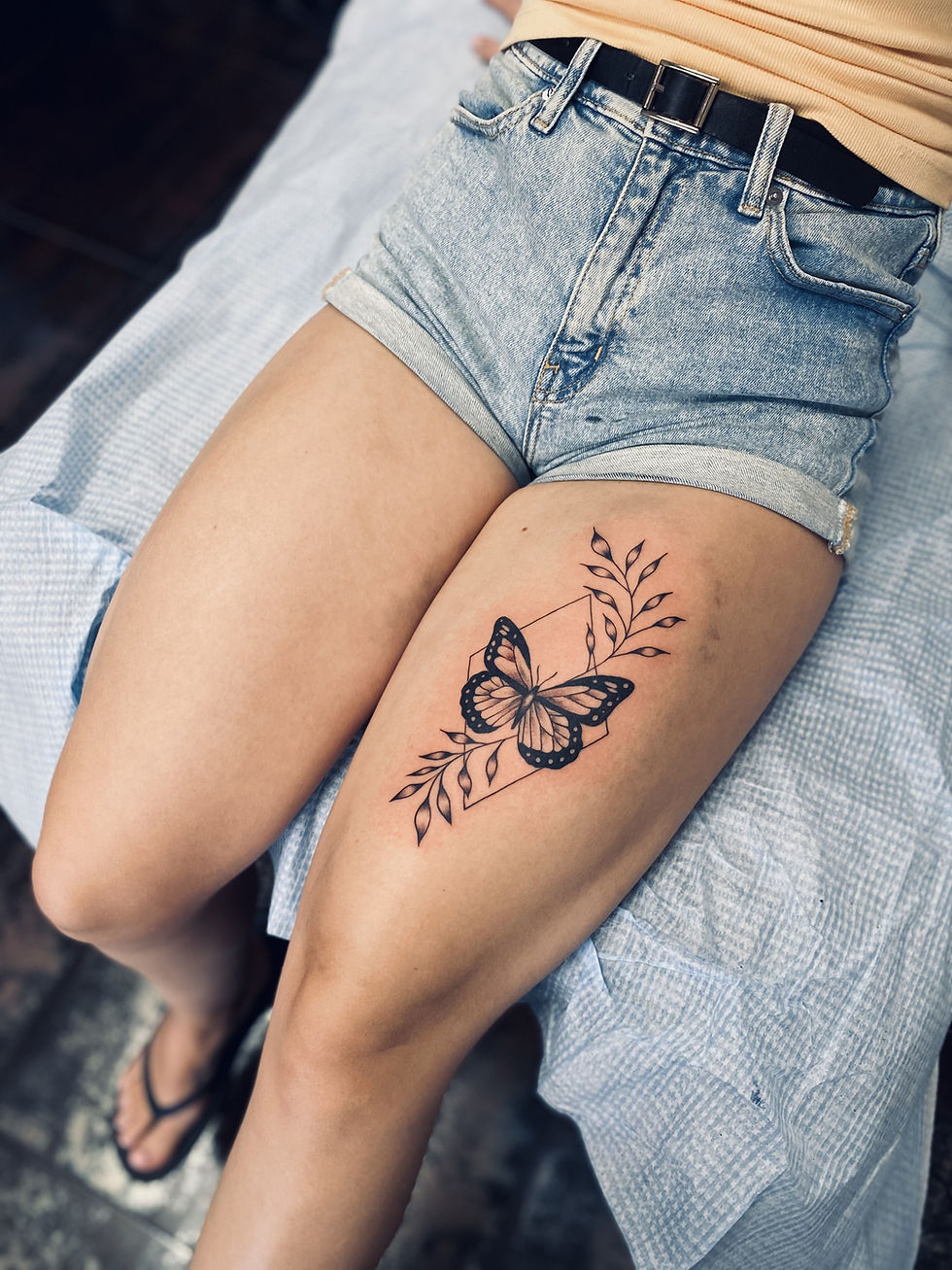 Tattoo Feminina na coxa: 39 Ideias Para você