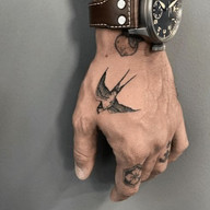 Hand Tattoos for Men: Bold Ideas, Pain Levels, and 2026 Trends