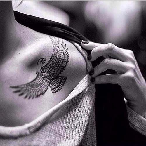 Tatuagem Feminina no Ombro