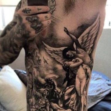 Tatuagem Masculina na Costela