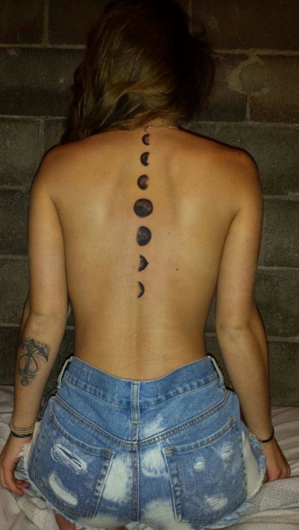 Tatuagem Feminina nas Costas