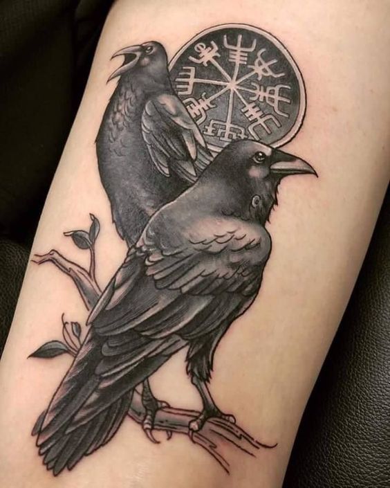 tatuagens vikings de corvos 
