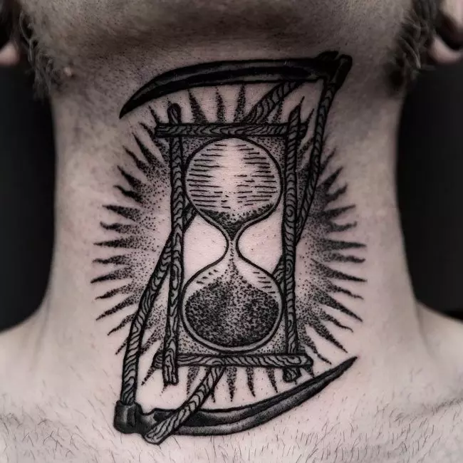 Tatuagem no Pescoço