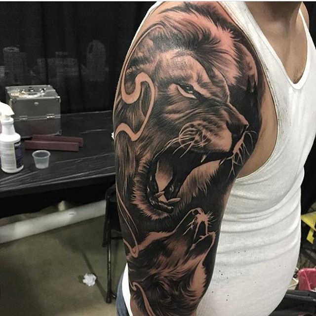Tatuagem Masculina no Ombro