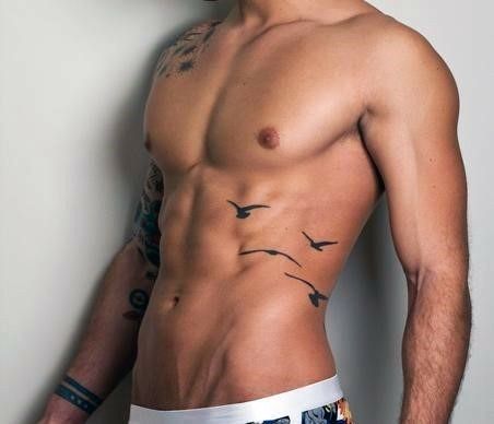 Tatuagem Masculina na Costela