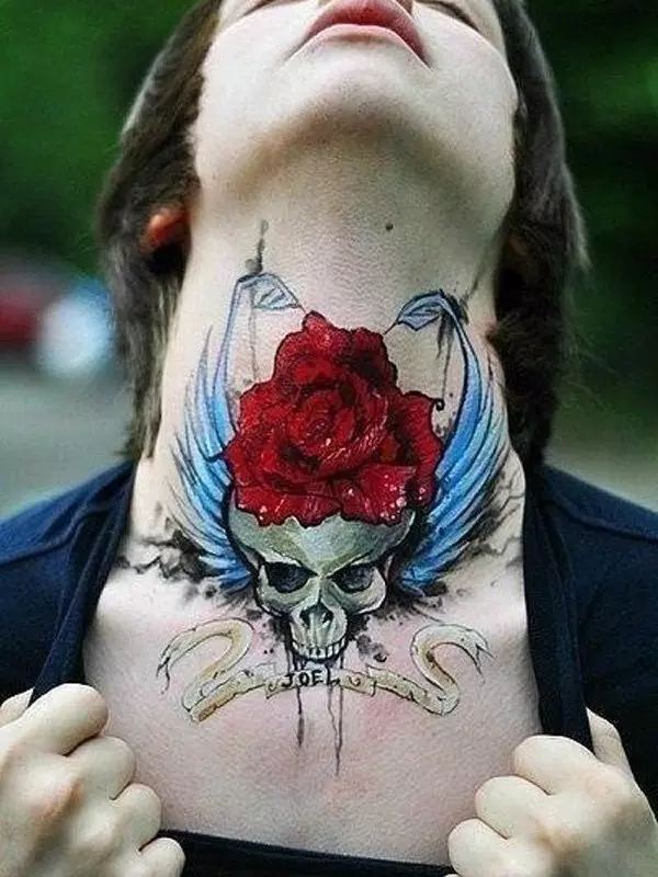 Tatuagem no Pescoço
