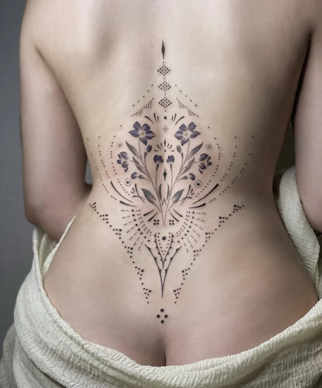 Tatuagem Feminina nas Costas