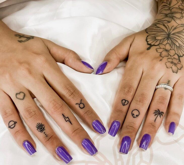 Tatuagem Feminina no Dedo: Expressão de Delicadeza e Estilo