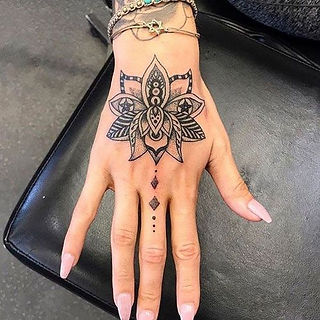Feminine Hand Design 