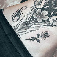 Tatuagem Feminina na Barriga
